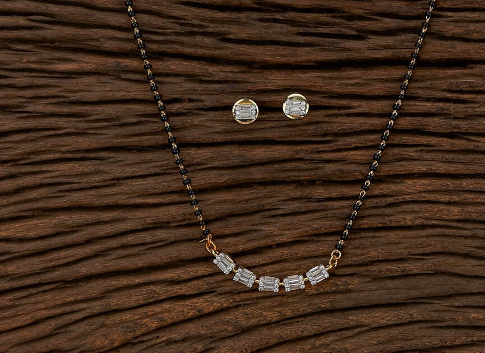 18K Solid Gold 2 CT Elegant Zircon Bridal Mangalsutra Chain 18K Solid Gold 2 CT Elegant Zircon Bridal Mangalsutra Chain